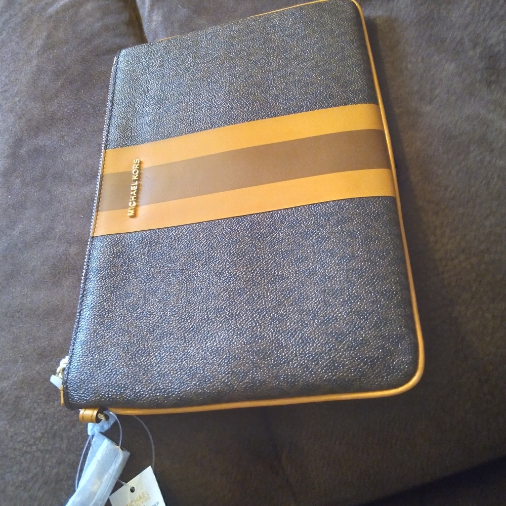 Michael Kors Large Jet Pouch